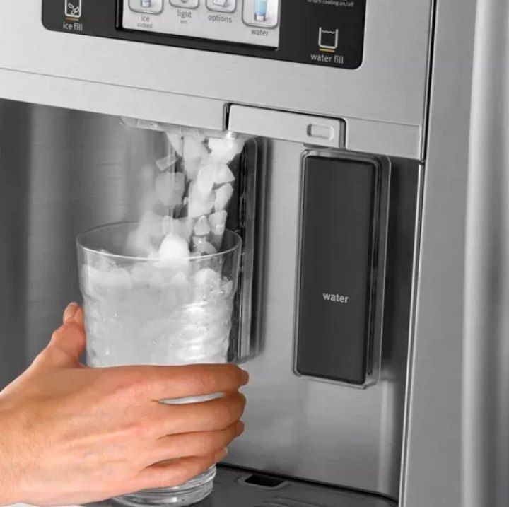 چگونه یخ ساز خود را برای نوشیدنی هایی با طعم بهتر تمیز کنید