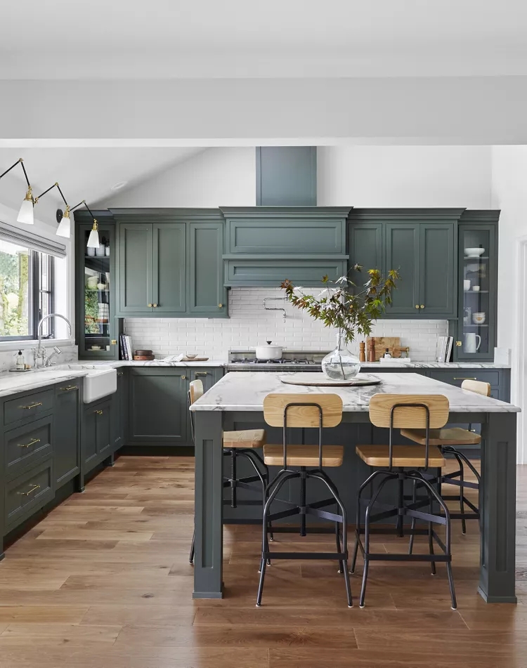 چگونه کابینت های آشپزخانه خود را مانند یک حرفه ای رنگ کنید 
